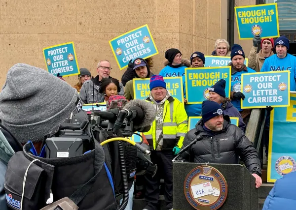 Members of the National Association of Letter Carriers rallied January 7 outside the downtown Minneapolis post office.